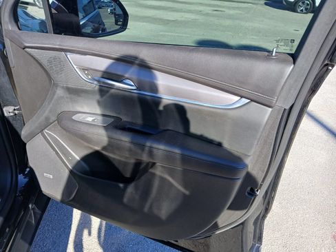 Used 2017 Cadillac XT5 Luxury w/ Driver Awareness Package FWD image 18
