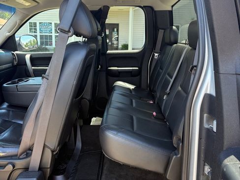 Used 2011 Chevrolet Silverado 1500 LT w/ Florida Edition RWD image 12