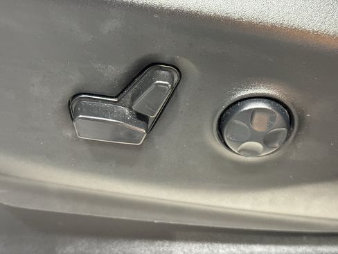 Used 2023 Chrysler Pacifica Touring-L FWD image 18