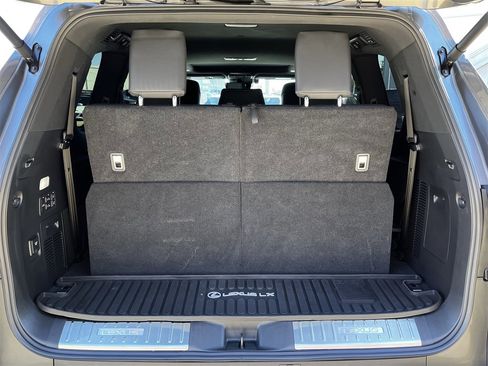 Used 2024 Lexus LX 600 4WD w/ Luxury Package image 29