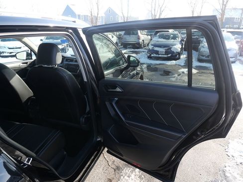 Used 2022 Volkswagen Tiguan SE image 35