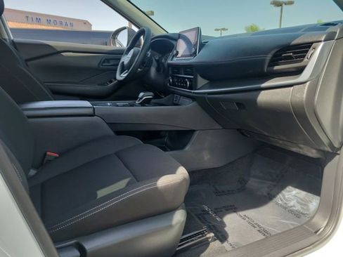 Used 2024 Nissan Rogue S FWD image 23