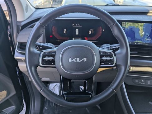 Used 2025 Kia Carnival image 28