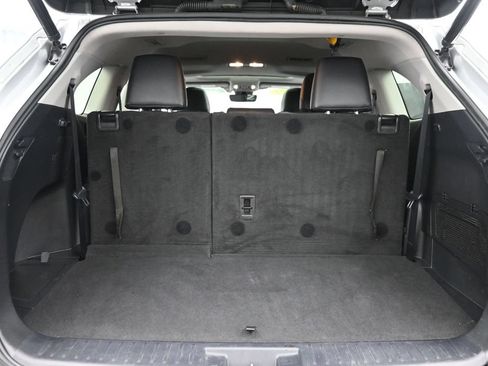 Used 2021 Toyota Highlander XLE AWD/4WD image 14