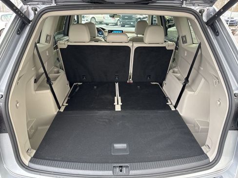 Certified 2024 Volkswagen Atlas SE w/ Black Wheel Package image 12