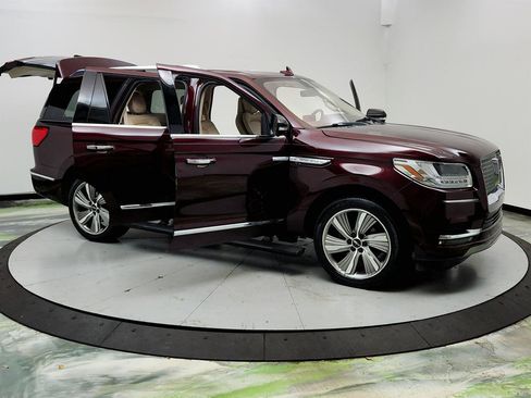 Used 2018 Lincoln Navigator Reserve w/ Technology Package AWD/4WD image 10