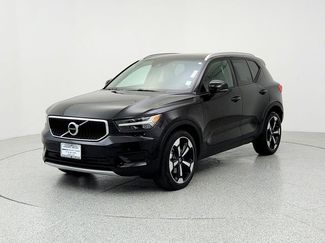 Used 2020 Volvo XC40 T5 Momentum w/ Protection Package image 1