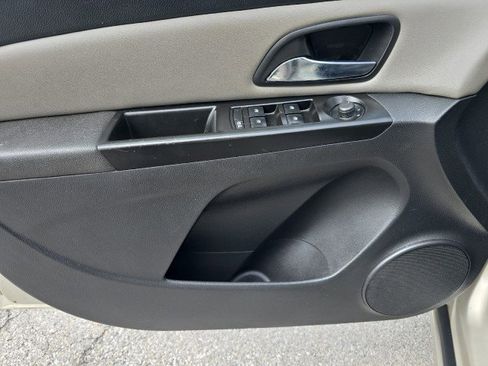 Used 2014 Chevrolet Cruze LS image 15