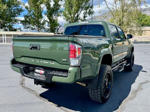 Used 2021 Toyota Tacoma TRD Sport w/ TRD Premium Sport Package AWD/4WD image 8