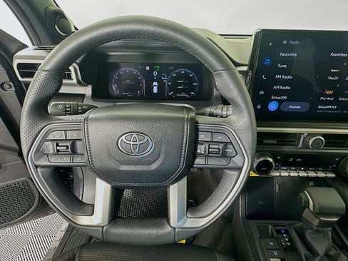 Used 2025 Toyota 4Runner Limited image 11