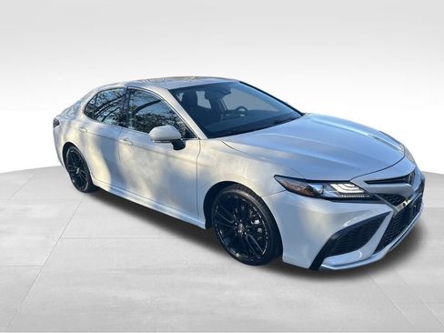 Used 2023 Toyota Camry XSE image 11