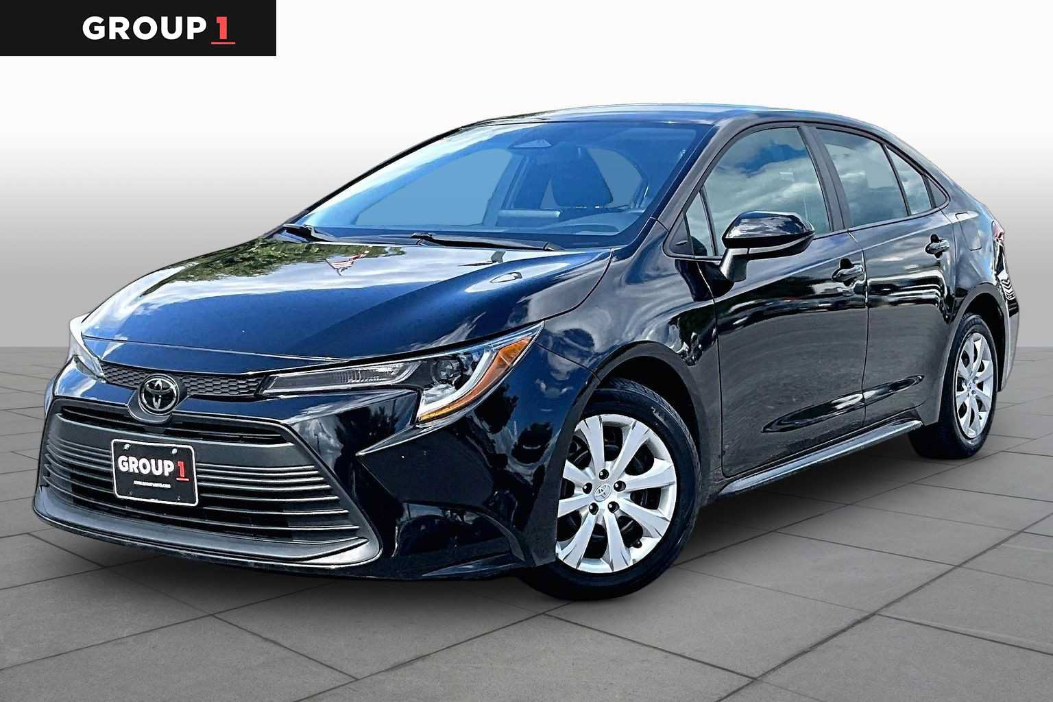 Used 2025 Toyota Corolla LE FWD image 1