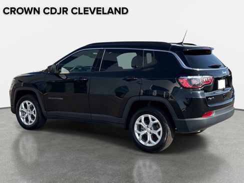 Used 2024 Jeep Compass Latitude AWD/4WD image 8
