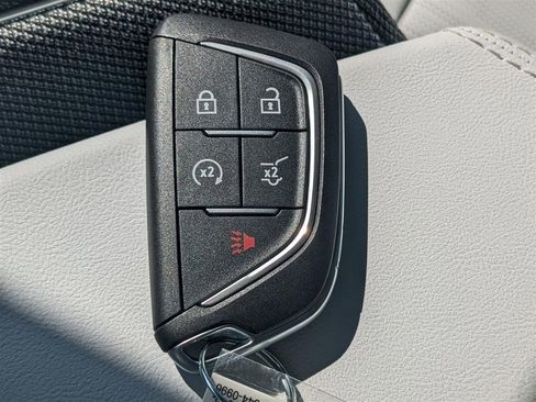 New 2025 Cadillac Optiq Luxury 2 image 24