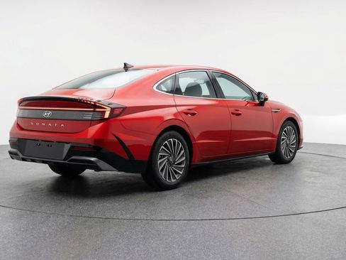 Used 2025 Hyundai Sonata SEL FWD image 9