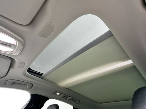 Used 2022 Volvo XC60 B5 Momentum w/ Protection Package Premier image 20