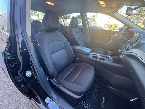 Used 2025 Nissan Altima 2.5 SV image 36