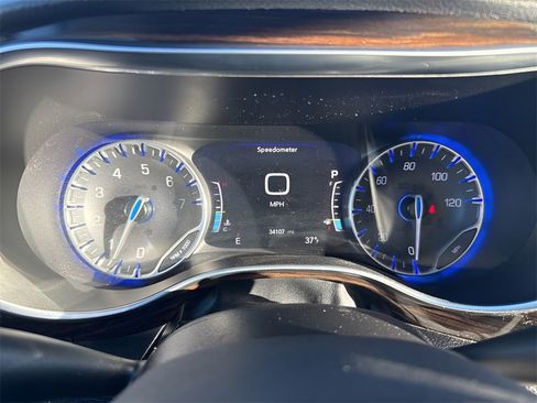 Used 2023 Chrysler Pacifica Limited image 30