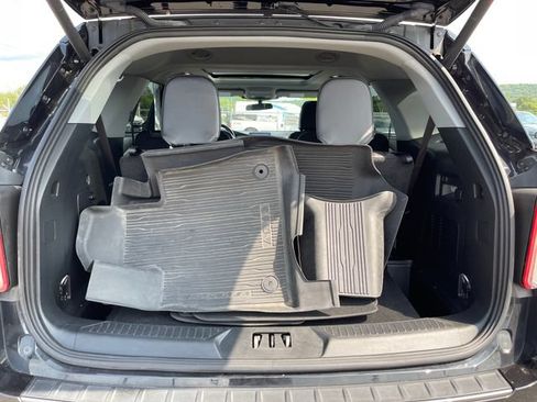 Used 2024 Ford Explorer XLT w/ Equipment Group 202A AWD/4WD image 28