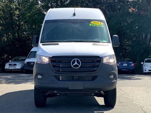 Used 2024 Mercedes-Benz Sprinter 2500 image 2