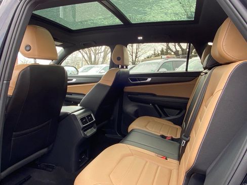 Certified 2024 Volkswagen Atlas Cross Sport SEL R-Line image 17