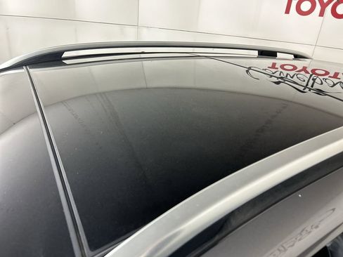 Used 2023 Mercedes-Benz GLB 250 w/ Premium Package image 11