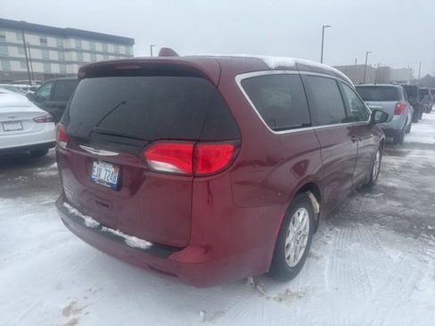 Used 2017 Chrysler Pacifica Touring image 13