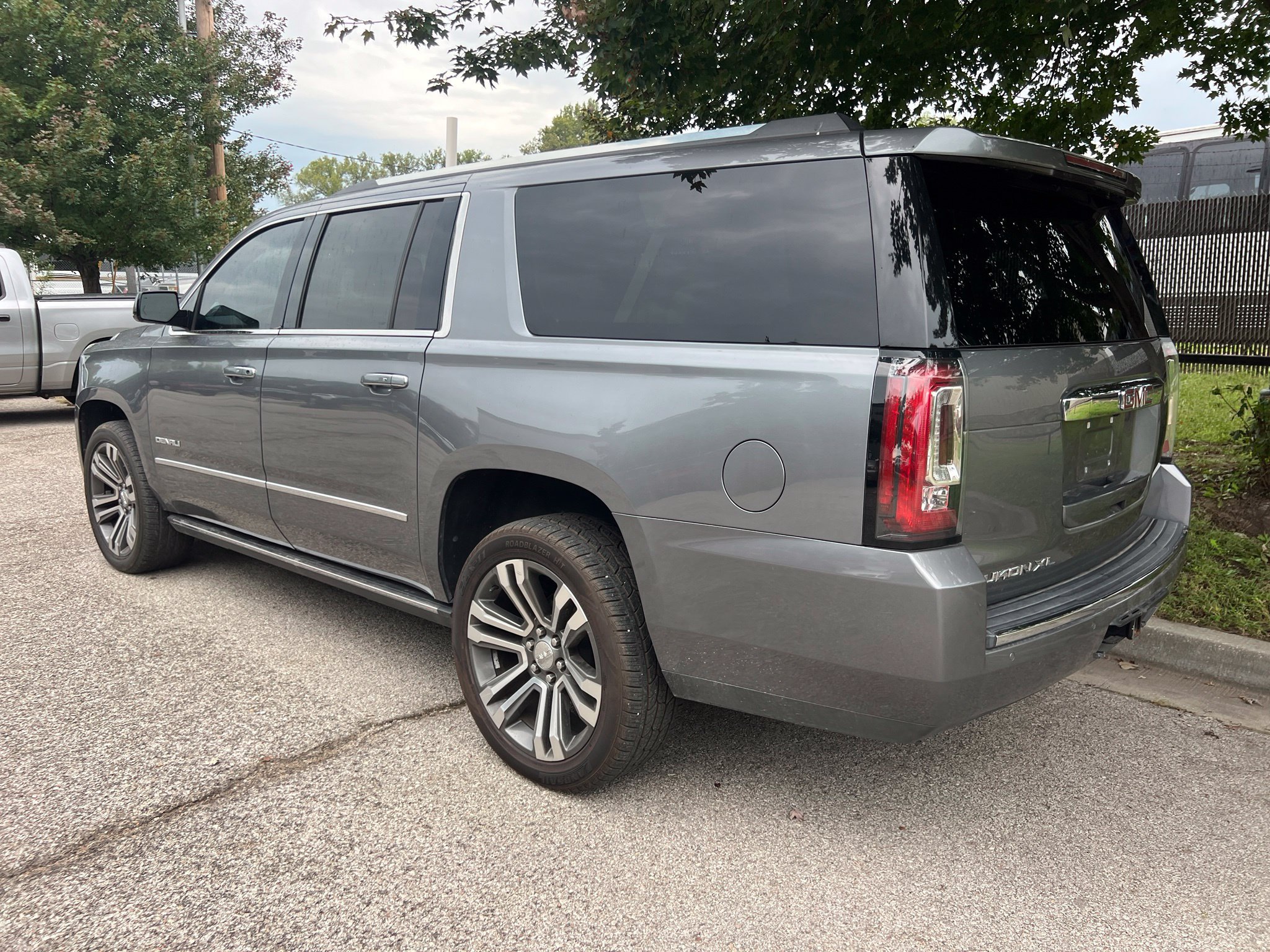 Used 2020 GMC Yukon XL Denali w/ Denali Premium Package AWD/4WD image 7