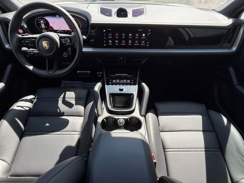 Certified 2025 Porsche Cayenne AWD/4WD image 15
