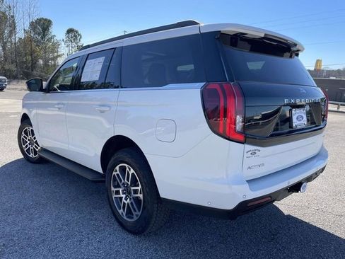 Certified 2025 Ford Expedition Active image 5
