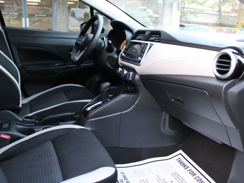 Used 2022 Nissan Versa SV image 16