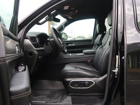 Used 2024 Jeep Wagoneer Series II image 16