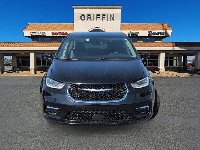Used 2024 Chrysler Pacifica Touring-L FWD image 12