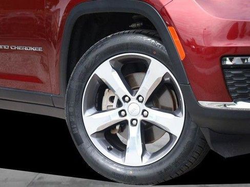 Used 2022 Jeep Grand Cherokee L Limited AWD/4WD image 3