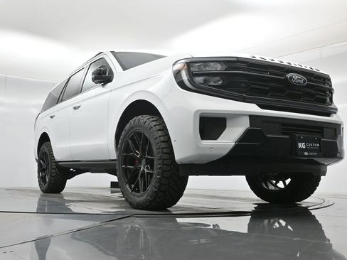 New 2025 Ford Expedition Platinum w/ Stealth Performance Package image 44