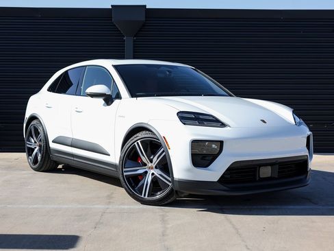 New 2025 Porsche Macan 4S Electric image 9