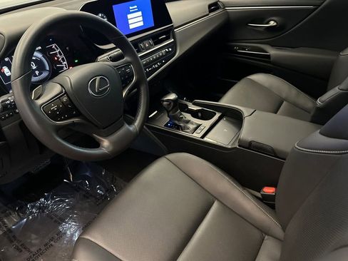 Certified 2023 Lexus ES 300h w/ Premium Package image 10
