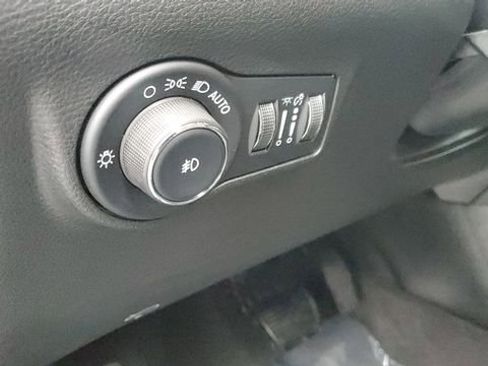 Certified 2022 Jeep Compass Limited image 8