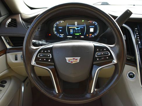 Used 2017 Cadillac Escalade Luxury AWD/4WD image 14