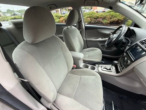 Used 2013 Toyota Corolla LE FWD image 37