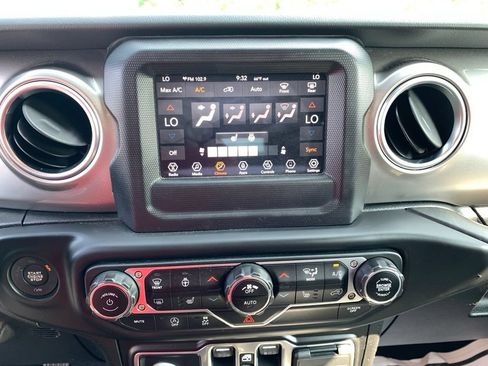 Used 2020 Jeep Wrangler Unlimited Sahara w/ Cold Weather Group AWD/4WD image 21