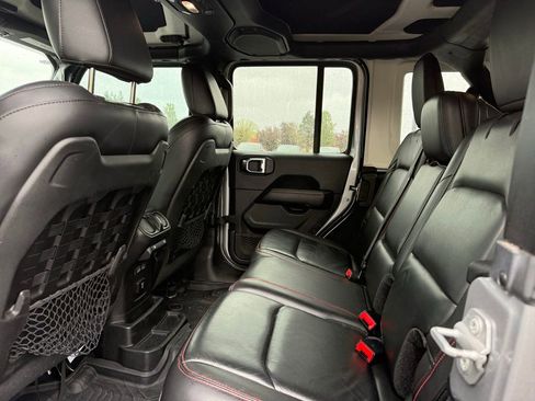 Used 2018 Jeep Wrangler Unlimited Rubicon AWD/4WD image 16