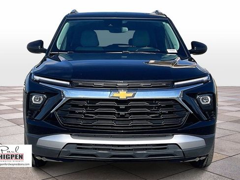 Used 2025 Chevrolet TrailBlazer LT image 3