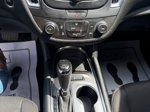 Used 2018 Chevrolet Malibu LT FWD image 25