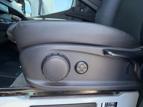 Used 2025 Mercedes-Benz Sprinter 2500 image 13