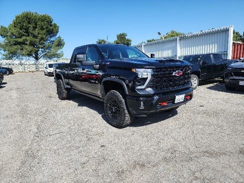 Used 2025 Chevrolet Silverado 2500 ZR2 w/ Technology Package AWD/4WD image 2