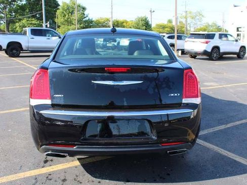 Used 2018 Chrysler 300 Limited AWD/4WD image 6