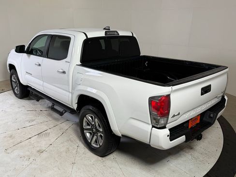 Used 2017 Toyota Tacoma Limited image 5