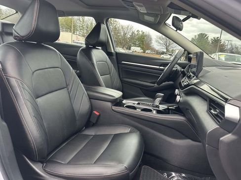 Used 2024 Nissan Altima 2.5 SR w/ SR Premium Package image 10