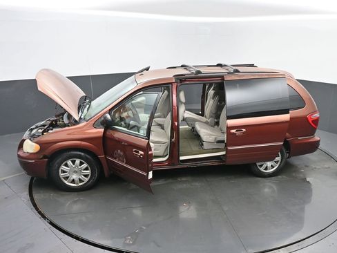 Used 2007 Chrysler Town & Country Touring w/ Luxury Group image 60